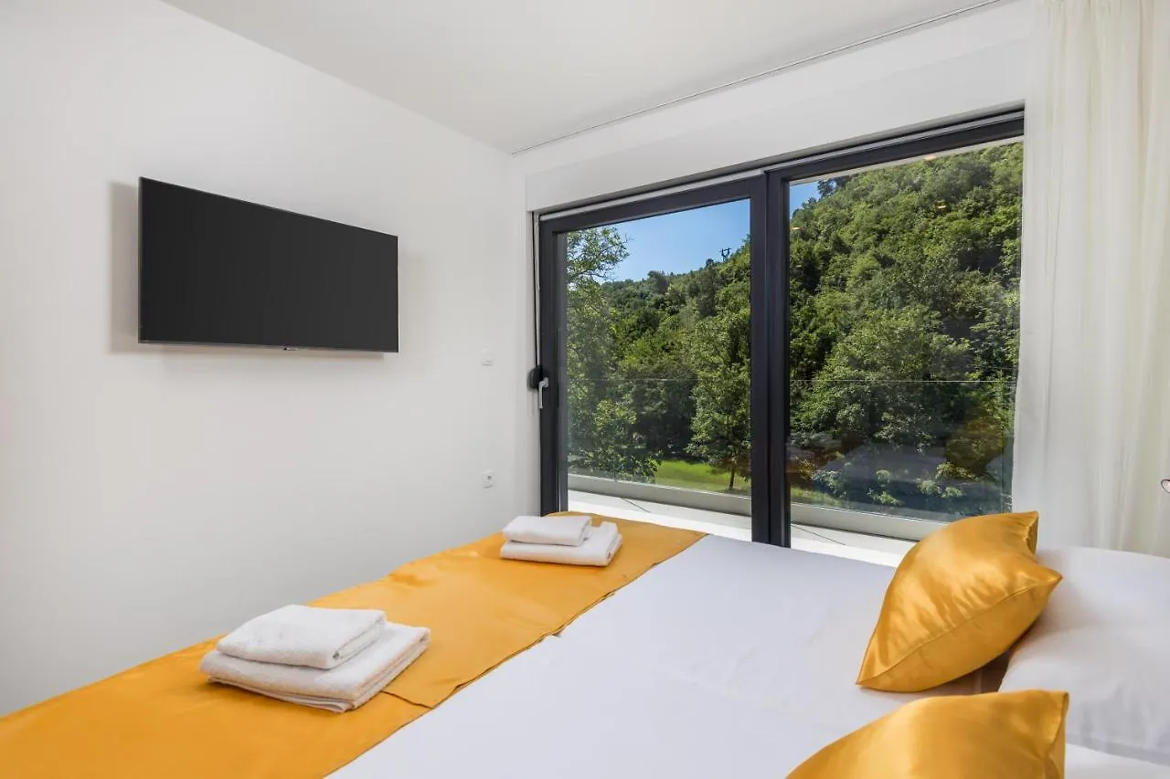 Villa Floris Medveja 0*,  Croatia